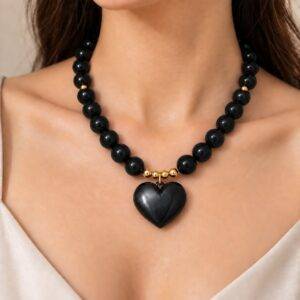 Collar De Bolas De Chicle Con Dije De Corazón Negro