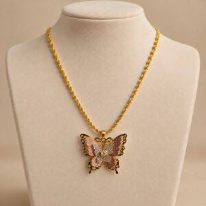 Collar En Rodio Con Dije De Mariposa En Tres Tonos